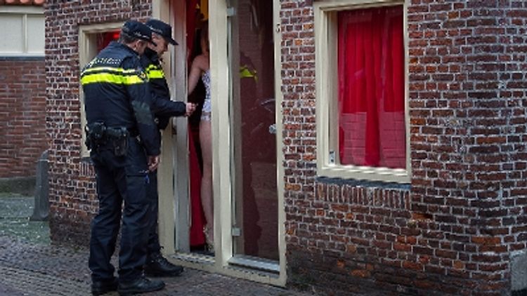 Zwolle - Arrestaties voor exploitatie vrouwelijke slachtoffers prostitutie
